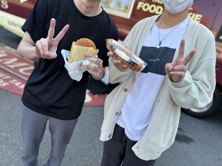 nkhs_hh's tweet image. 今日は移動販売が来ていたので、みんなでパンを買いに行きました!🍞🥐 外もだんだん暖かくなってきましたね👀
#日本工学院北海道専門学校 #日本工学院
#ニコキタ #cgデザイナー科