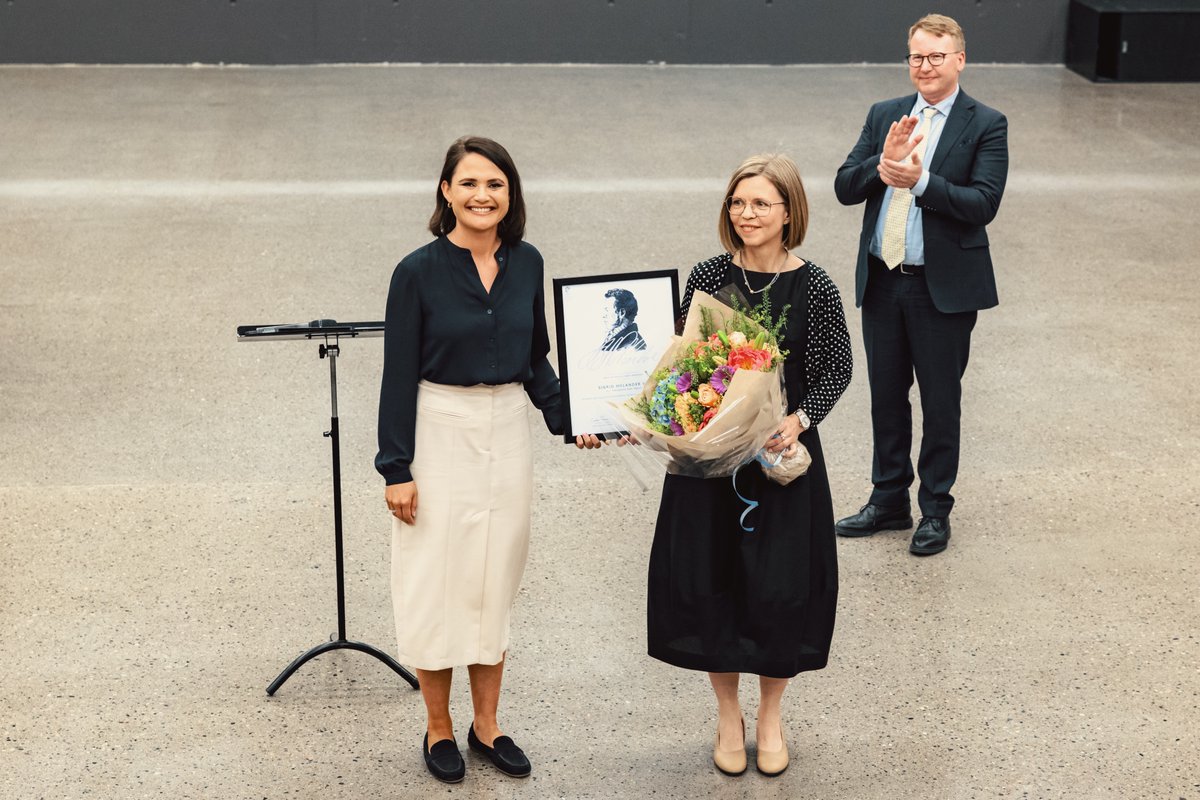 abel_prize's tweet image. Yesterday, The Norwegian Minister of Education Kari Nessa Nordtun awarded The Holmboe Prize to math teacher Sigrid Melander Vie from Rud high school.
Abel Prize laureate Masaki Kashiwara also paid tribute to Niels Henrik Abel by laying a wreath at the Abel Monument.
#Abelprize