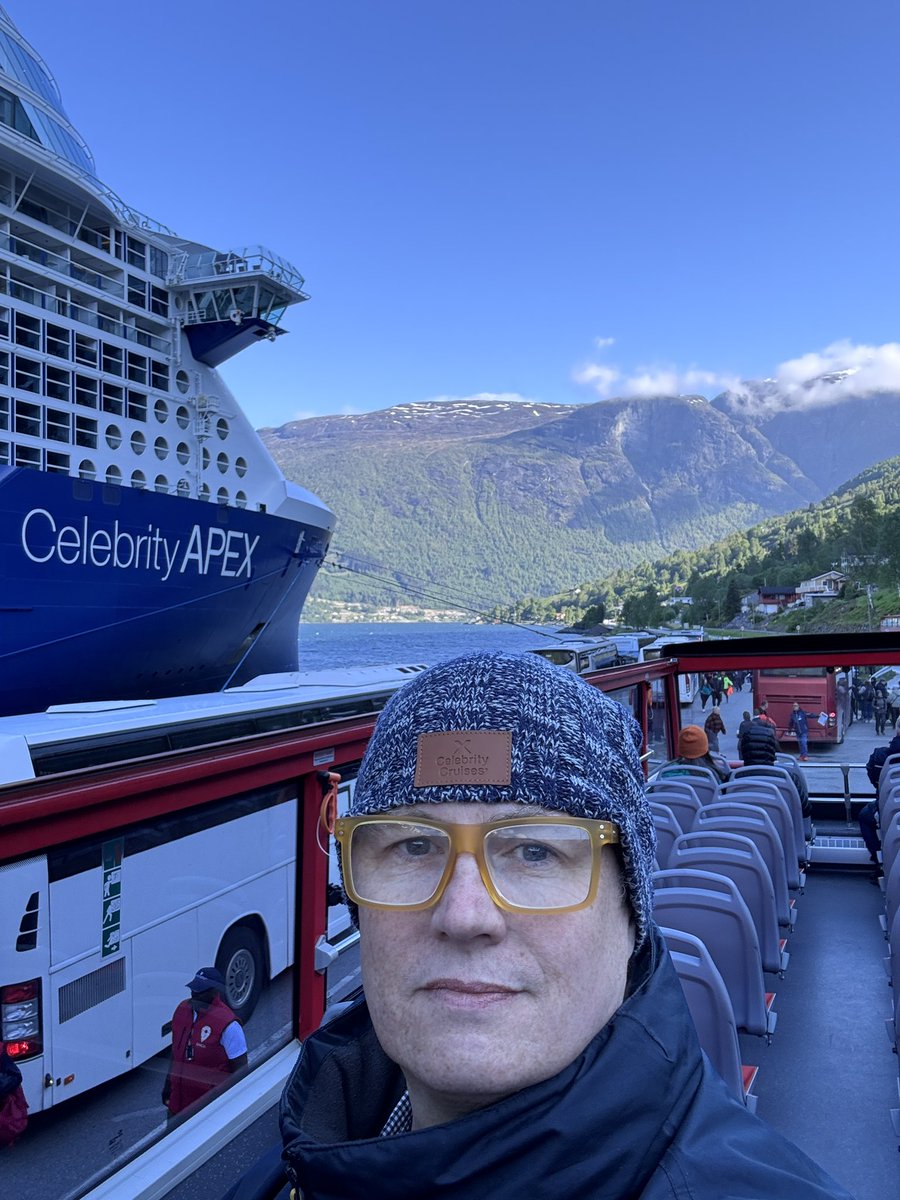 Morning fuckos. ‘Scuse the emergency hat