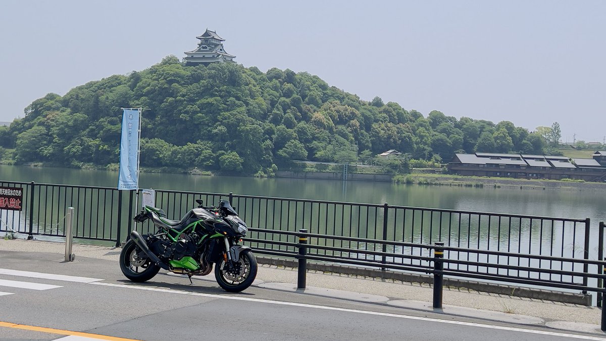 Level50_jp_n's tweet photo. リハビリツーリング🏍️犬山城

#バイク 
#バイクのある風景 
#motorcycle 
#kawasaki
#kawasakizh2se
#カワサキ
#犬山城 https://t.co/nVLGLs2AJU