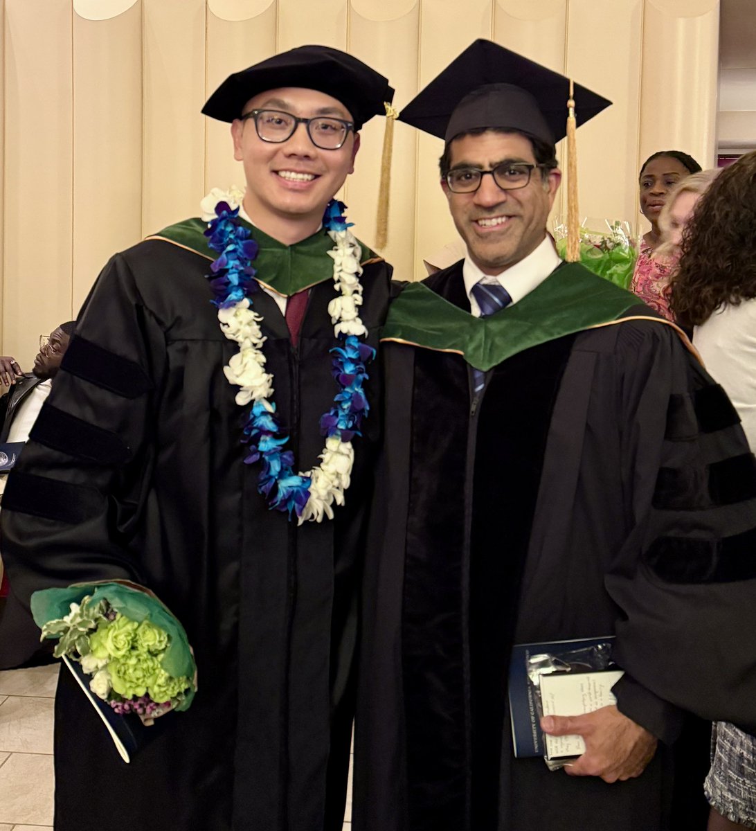 Maker_MD's tweet image. Congratulations to all the UCSF medical school graduates tonite! A special pleasure and honor to “hood” and celebrate @paul_wongg as he heads to the @BrighamSurgery @BwhSurgOncology