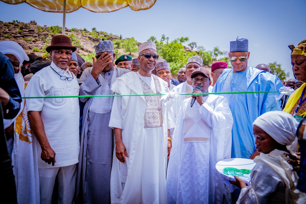 Speaker_Abbas's tweet image. It was an honour to join the people of the Balanga/Billiri Federal Constituency in Gombe State for the empowerment programme of our friend and brother, the Minority Whip of the House of Representatives, Hon. Ali Isa JC. 

A total of 2,000 people benefited from the empowerment,…