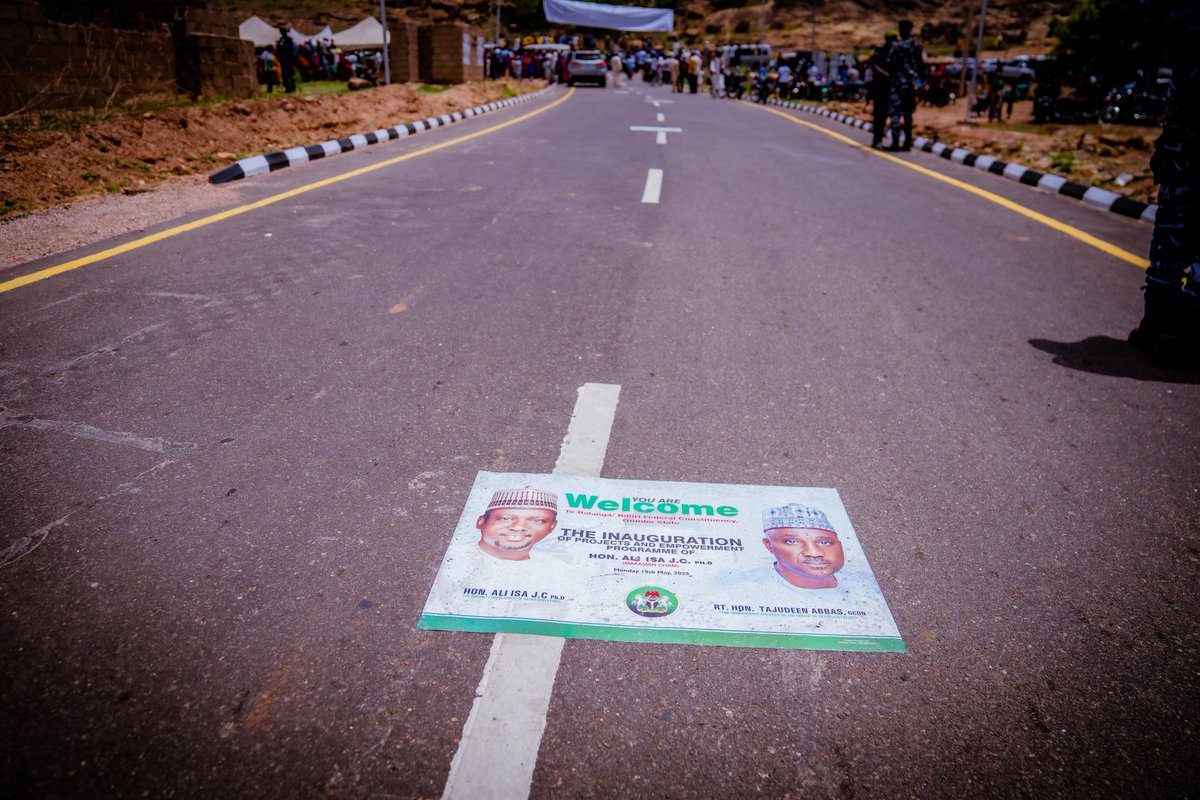 Speaker_Abbas's tweet image. It was an honour to join the people of the Balanga/Billiri Federal Constituency in Gombe State for the empowerment programme of our friend and brother, the Minority Whip of the House of Representatives, Hon. Ali Isa JC. 

A total of 2,000 people benefited from the empowerment,…