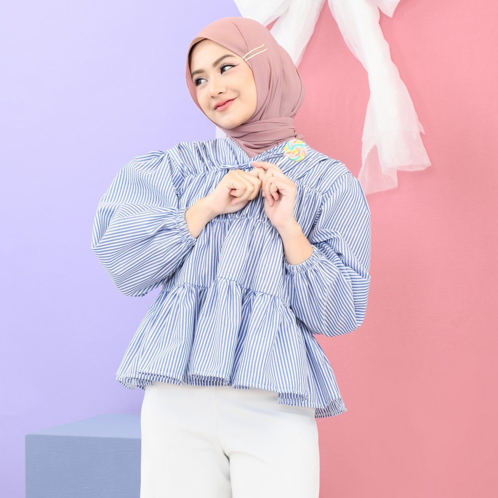 notevenastone's tweet image. Kalau pake blouse ini vibesnya tiba-tiba hidup berasa romcom 😍🙌
Tinggal nunggu soundtracknya
(Hijab friendly) 🧕🏻🧕🏻🧕🏻