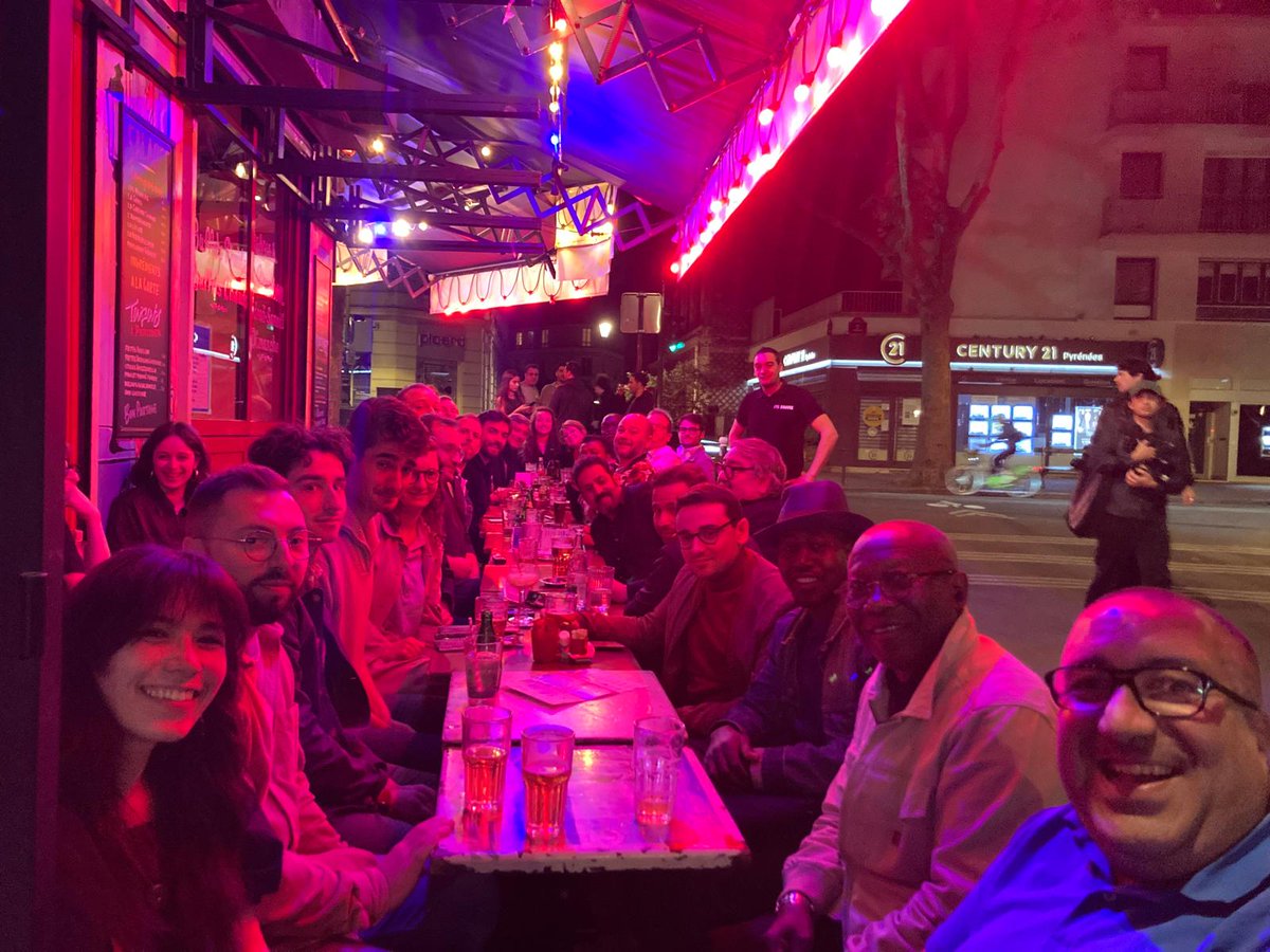 ps20eme's tweet photo. Du monde hier soir pour notre AG de débat sur les Textes d'orientation du 81e congrès du @partisocialiste ✊🌹

Échanges sur notre vision du Parti, sur la stratégie pour les prochaines échéances ou sur les mesures que nous voulons voir le PS porter, avant un moment convivial 💪 https://t.co/nTvZWmwhkZ