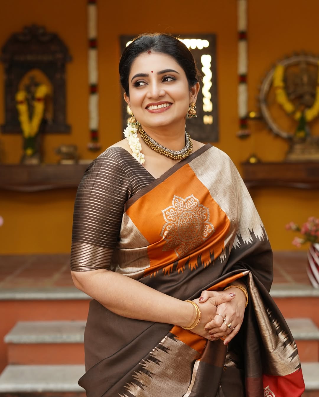 Sujitha Dhanush: The Timeless Beauty and Queen of South Indian Television | iiQ8 Actress