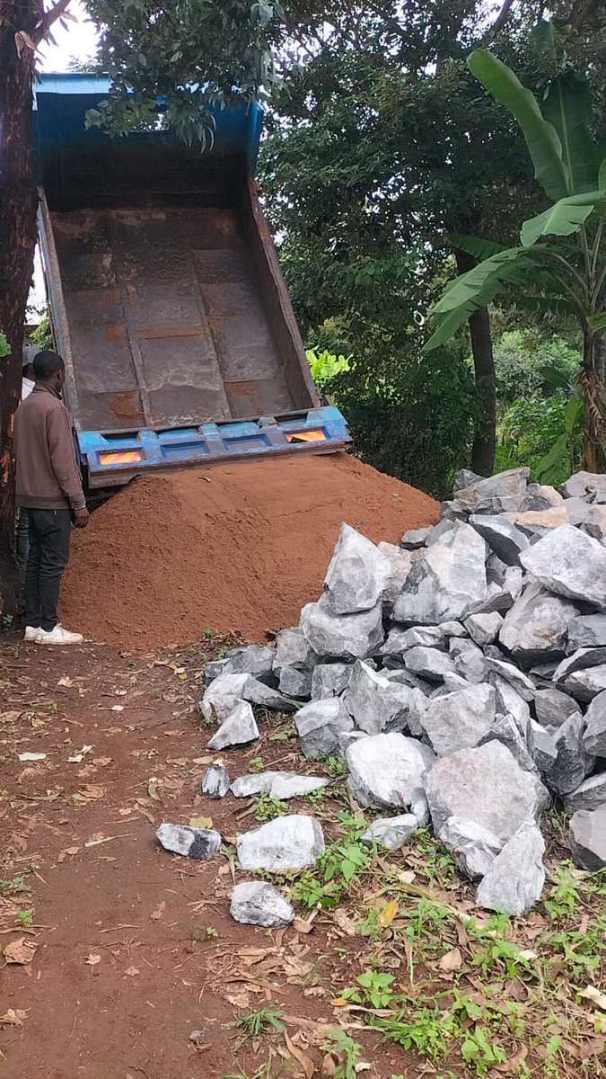 climatehubTz's tweet photo. Beneficiary two house loading..🏠

Building durable homes with concrete &amp; hard rocks for families hit by floods ✨ Strong materials equals lasting safety &amp; resilience. Proud to work with @LossandDamage on this vital recovery journey. Stay tuned for updates!!
 #ClimateResiliance https://t.co/qneMbECmv5
