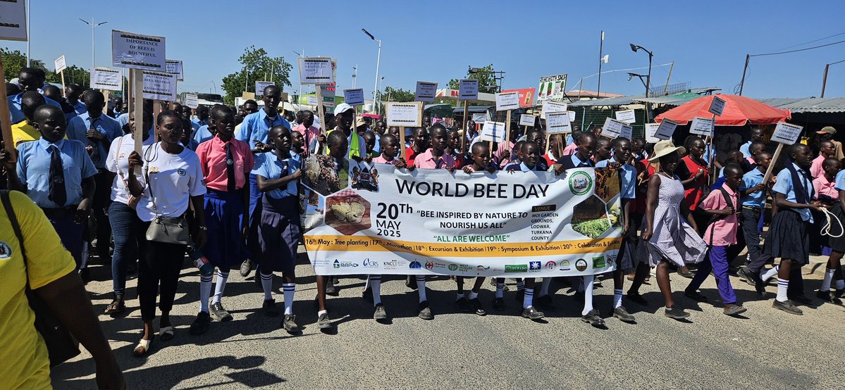 FAO in Kenya (@faokenya) on Twitter photo 🐝🐝
Without 🐝🐝bees, there is no biodiversity; without biodiversity, there is no🌾🫘🍇🥝🫐🍍 food.
<a href="/FAOKenya/">FAO in Kenya</a> promotes pollinator-friendly practices in farms, forests & rangelands—ensuring bees are inspired to nourish us all.
#WorldBeeDay2025 #FAOKenya #NatureForNutrition 🐝🐝
Without 🐝🐝bees, there is no biodiversity; without biodiversity, there is no🌾🫘🍇🥝🫐🍍 food.
<a href="/FAOKenya/">FAO in Kenya</a> promotes pollinator-friendly practices in farms, forests & rangelands—ensuring bees are inspired to nourish us all.
#WorldBeeDay2025 #FAOKenya #NatureForNutrition