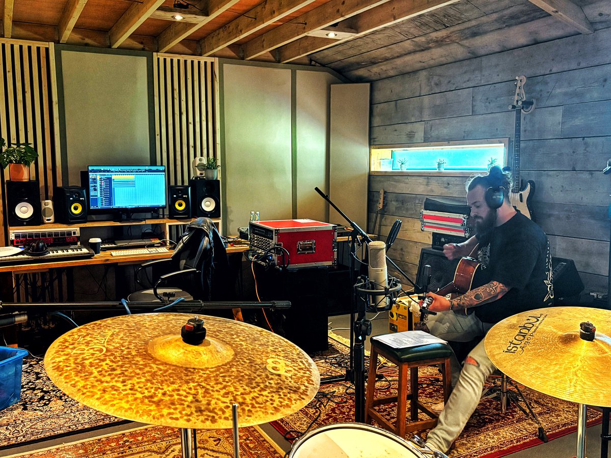 When the national grid take the electric away, me and <a href="/AshTustain/">Ash Tustain</a> legged it over to easily the best looking and sounding rehearsal studios in the area (The Chicken Shed - Music Studio) to carrying working on his new EP. Thank you so much for having us!