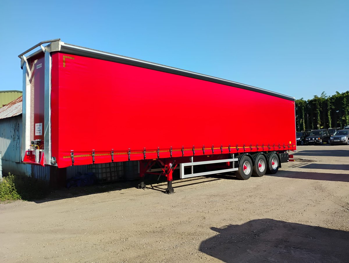 Yet another satisfied customer!

We recently supplied Strides Haulage with one of our 4.2m Pillarless Curtainsider trailers. Now, two thirds of Strides’ fleet is comprised of our trailers - a testament to the exceptional quality of our products. #Logistics #Trailers #Curtainsider