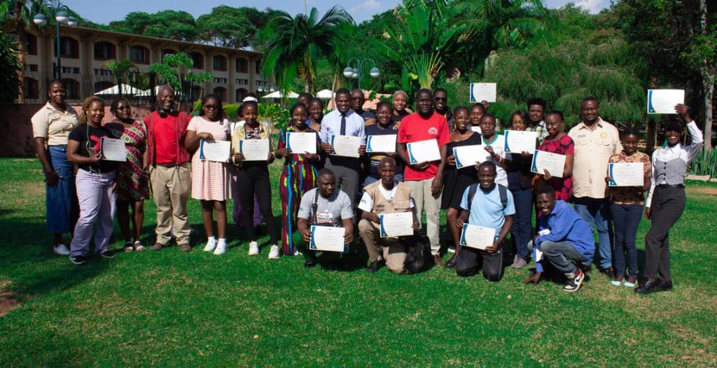 LeadershipClri's tweet image. Fun Fact: Over 60 journalists have been trained by CLRI in investigative journalism to promote transparency in CDF management and advance human rights reporting.
An informed media = an empowered society. 💪
#CLRI #CDFZambia #Accountability #HumanRights #InvestigativeJournalism