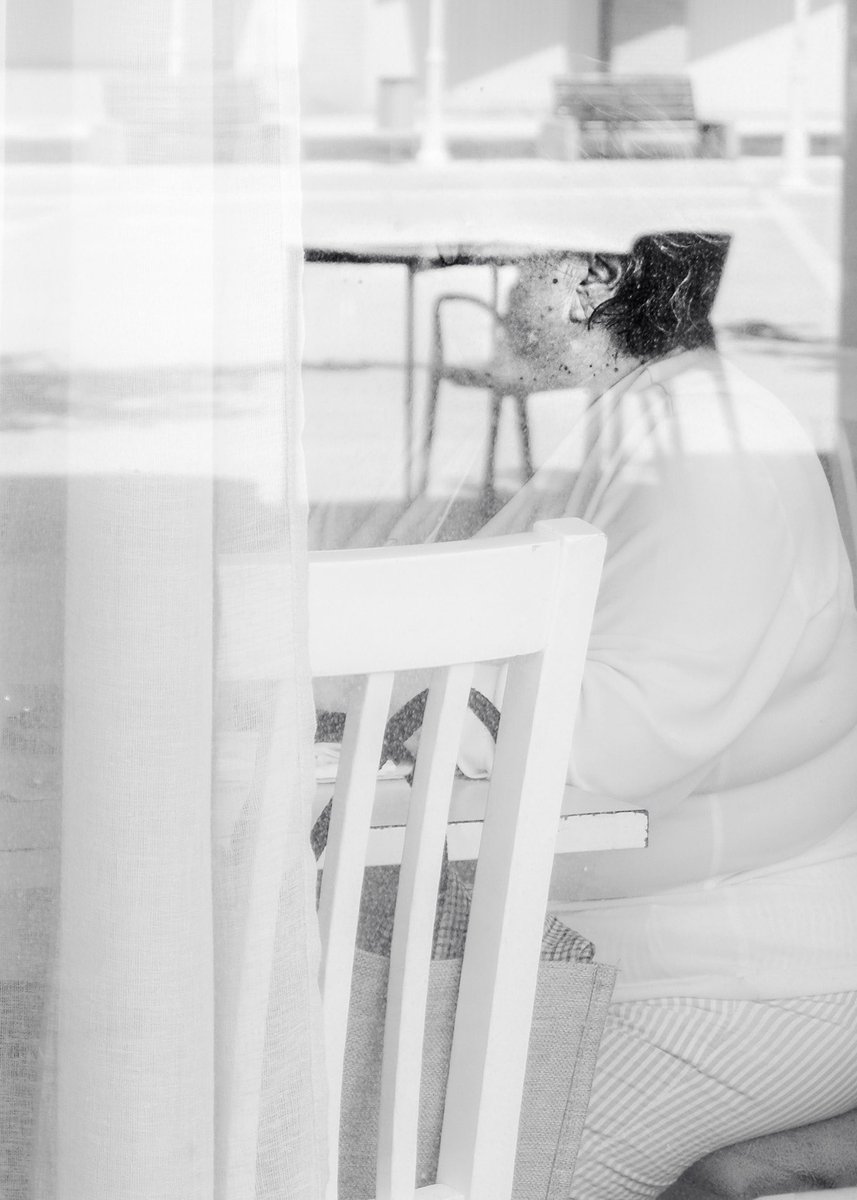 Gente que escucha porque no le queda más remedio.