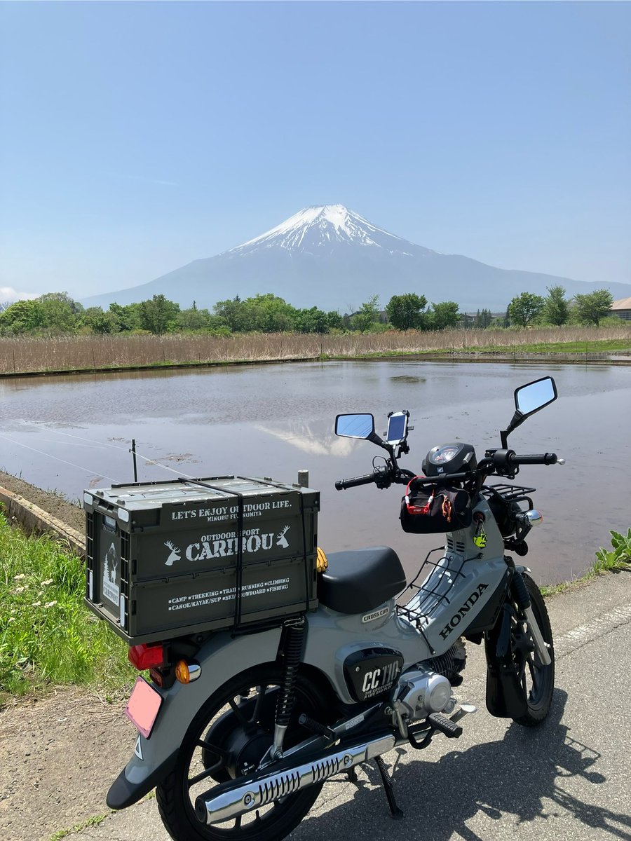 crosscub2022's tweet photo. 東京は30°近い暑さだということで、富士山へ行ってきました。五号目はさすがに涼しかったですね。
#クロスカブ 
#ツーリング 
#富士山 https://t.co/iM1484sXYt
