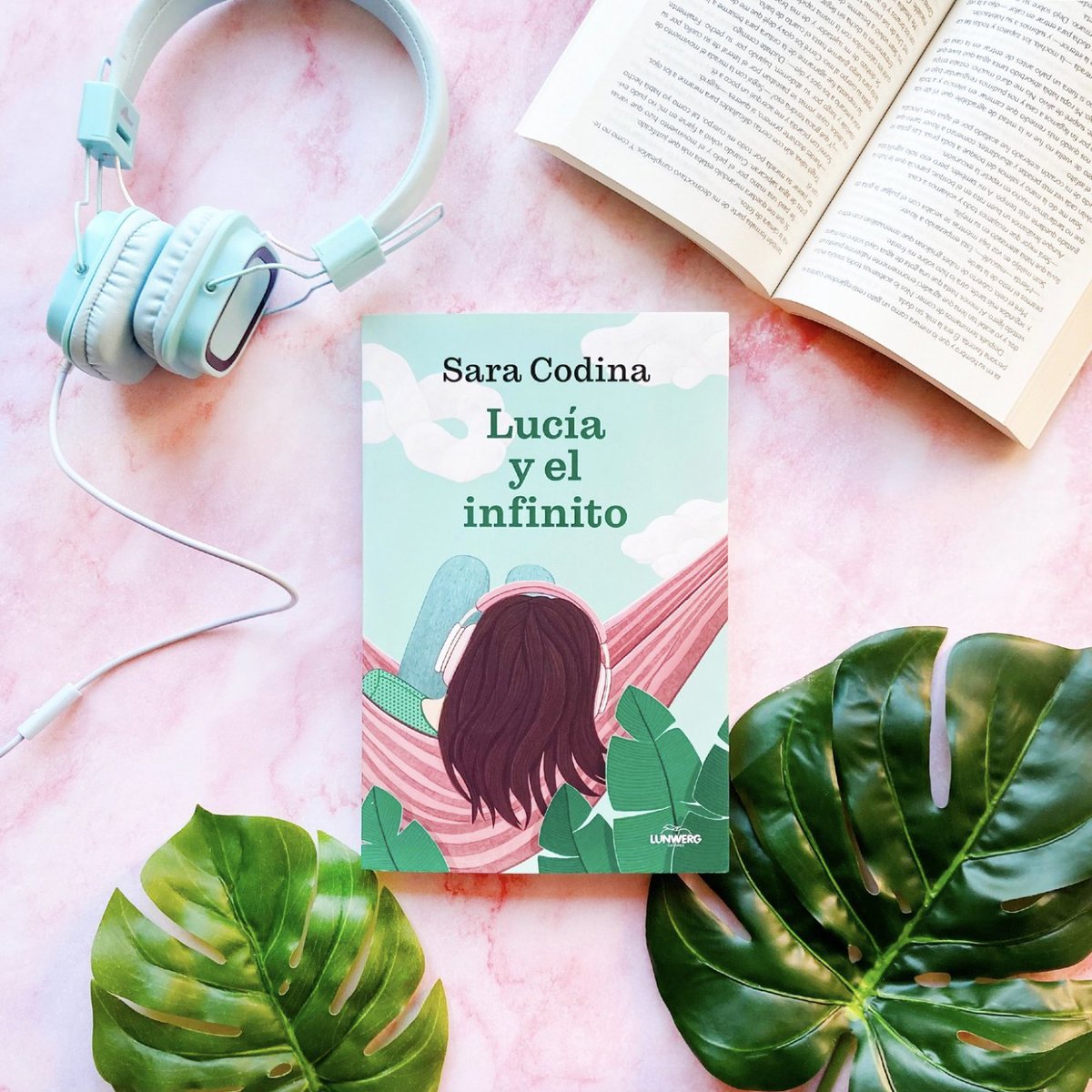 Lunwerg Editores (@lunwerglibros) on Twitter photo “Lucía ya no se conforma con estar,
Lucía quiere ser,
y las posibilidades son infinitas.”
No te pierdas la primera novela de Sara Codina, una historia lúcida y entrañable sobre el día a día de una mujer autista con diagnóstico tardío. <a href="/mujeryautista/">Sara Codina</a>
lc.cx/TQnN4S “Lucía ya no se conforma con estar,
Lucía quiere ser,
y las posibilidades son infinitas.”
No te pierdas la primera novela de Sara Codina, una historia lúcida y entrañable sobre el día a día de una mujer autista con diagnóstico tardío. <a href="/mujeryautista/">Sara Codina</a>
lc.cx/TQnN4S