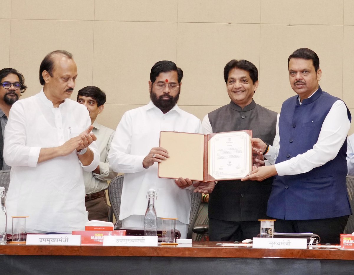CMO Maharashtra (@cmomaharashtra) on Twitter photo рдореБрдЦреНрдпрдордВрддреНрд░реА рджреЗрд╡реЗрдВрджреНрд░ рдлрдбрдгрд╡реАрд╕ рдпрд╛рдВрдЪреНрдпрд╛ рд╣рд╕реНрддреЗ рдордВрддреНрд░рд╛рд▓рдп, рдореБрдВрдмрдИ рдпреЗрдереЗ рдЖрдЬ 100 рджрд┐рд╡рд╕рд╛рдВрдЪреНрдпрд╛ рдХрд╛рд░реНрдпрд╛рд▓рдпреАрди рд╕реБрдзрд╛рд░рдгрд╛ рдХрд╛рд░реНрдпрдХреНрд░рдорд╛рддреАрд▓ рд╕рд░реНрд╡реЛрддреНрддрдо рд░рд╛рдЬреНрдпрд╕реНрддрд░реАрдп рдорд╣рд╛рдордВрдбрд│реЗ, рдкреНрд░рд╛рдзрд┐рдХрд░рдгреЗ, рд╢рд╛рд╕рдХреАрдп \ рдирд┐рдорд╢рд╛рд╕рдХреАрдп рд╕рдВрд╕реНрдерд╛, рдордВрдбрд│реЗ рд╡ рд╢рд╛рд╕рдХреАрдп рдХрдВрдкрдиреНрдпрд╛рдВрдЪрд╛ рд╕рддреНрдХрд╛рд░ рдХрд░рдгреНрдпрд╛рдд рдЖрд▓рд╛.
рдХрд░рдгреНрдпрд╛рдд рдЖрд▓реЗрд▓реЗ рд╕рддреНрдХрд╛рд░:
тЬЕ рдЭреЛрдкрдбрдкрдЯреНрдЯреА рдкреБрдирд░реНрд╡рд╕рди рдореБрдЦреНрдпрдордВрддреНрд░реА рджреЗрд╡реЗрдВрджреНрд░ рдлрдбрдгрд╡реАрд╕ рдпрд╛рдВрдЪреНрдпрд╛ рд╣рд╕реНрддреЗ рдордВрддреНрд░рд╛рд▓рдп, рдореБрдВрдмрдИ рдпреЗрдереЗ рдЖрдЬ 100 рджрд┐рд╡рд╕рд╛рдВрдЪреНрдпрд╛ рдХрд╛рд░реНрдпрд╛рд▓рдпреАрди рд╕реБрдзрд╛рд░рдгрд╛ рдХрд╛рд░реНрдпрдХреНрд░рдорд╛рддреАрд▓ рд╕рд░реНрд╡реЛрддреНрддрдо рд░рд╛рдЬреНрдпрд╕реНрддрд░реАрдп рдорд╣рд╛рдордВрдбрд│реЗ, рдкреНрд░рд╛рдзрд┐рдХрд░рдгреЗ, рд╢рд╛рд╕рдХреАрдп \ рдирд┐рдорд╢рд╛рд╕рдХреАрдп рд╕рдВрд╕реНрдерд╛, рдордВрдбрд│реЗ рд╡ рд╢рд╛рд╕рдХреАрдп рдХрдВрдкрдиреНрдпрд╛рдВрдЪрд╛ рд╕рддреНрдХрд╛рд░ рдХрд░рдгреНрдпрд╛рдд рдЖрд▓рд╛.
рдХрд░рдгреНрдпрд╛рдд рдЖрд▓реЗрд▓реЗ рд╕рддреНрдХрд╛рд░:
тЬЕ рдЭреЛрдкрдбрдкрдЯреНрдЯреА рдкреБрдирд░реНрд╡рд╕рди