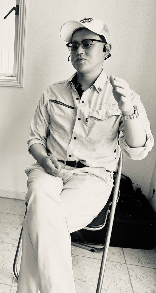 genius_tomoya's tweet photo. 【職人はただの肩書きじゃない】

・現場での経験
・積み重ねた技術
・守ってきた安全

そして誰よりも真剣な覚悟。

そのすべてが、
“職人”という
言葉に詰まっている。

簡単になれるものじゃないし、
なってからが、
本当のスタートです。

手を抜かない。
妥協しない。

常に一手先を考え段取りをし、
仲間の命を守りながら
質の高い仕事をやり遂げる。

それが職人道。

誰にもバカにさせない。

誇りある背中を、
全世界の人達に
届けていきたいし、

建設業という仕事を
もっと人気の職業にしたい。

今日も職人系動画
各種SNSでアップしてるので
チェックしてみてください！

それでは明日も
ご安全にっゴーヘイ！

-公式LINEスタンプ/URL-
https://t.co/crurkuPKtp

-TikTokサブスク/URL-
https://t.co/bXp2aHb2ub

-YouTubeサブスク/URL-
https://t.co/mBd4P3E7zi

#野谷のオヤジ #建設業 #職人

@genius_tomoya