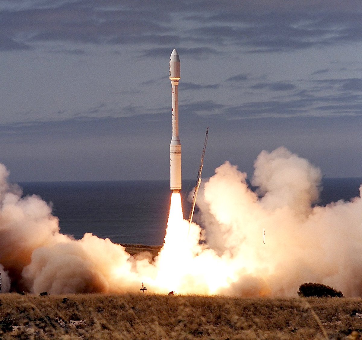 billmeco's tweet photo. OTD 21 years ago the inaugural #Orbital Sciences( #NGIS) #Taurus XL rocket and the #ROCSAT 2 spacecraft for #Taiwan #VAFB #VSFB #SLC576 https://t.co/pfJ76keuSC… https://t.co/gkP4VK9OKv