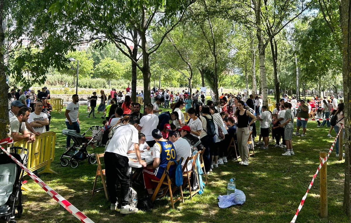 isablanco7's tweet photo. @ascapas @aunex_ @downplasencia @placeat @AEUEXIA @proteccioncivil @PiraguismoPlas; ellos y ellas le dieron color y dinamismo al día más diverso de las familias placentinas.
Un domingo maravilloso. 
Gracias.
@Ayto_Plasencia https://t.co/2HUYLCKBUL