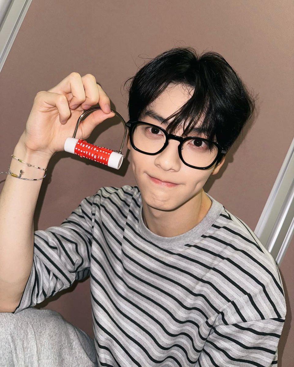 ccnmade's tweet image. [celeb]
#txt #soobin 님께서 최창남메이드 제품을 착용해주셨습니다

착용 제품:
KIngstone Urethane - Green
New Dragon Ⅱ - Skyblue (Offline ver.)

주문제작 가능✨

#최창남메이드 #수빈 #투모로우바이투게더 #수빈팔찌 #최수빈   #ccnmade  #txt_soobin #투바투수빈 #tomorrowxtoghether