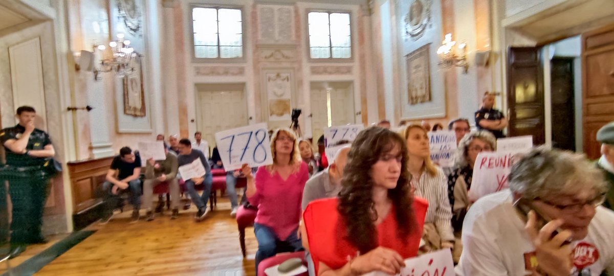 Seguimos acudiendo a los plenos municipales del <a href="/AytoAlcalaH/">Ayuntamiento de Alcalá de Henares</a>  para seguir denunciando la falta de personal <a href="/OrlenaMmm/">Orlena de Miguel</a>  y el deterioro de las instalaciones <a href="/SantiagoAlonso_/">Santiago Alonso</a>  de la ciudad <a href="/JudithPiquet/">Judith Piquet</a>