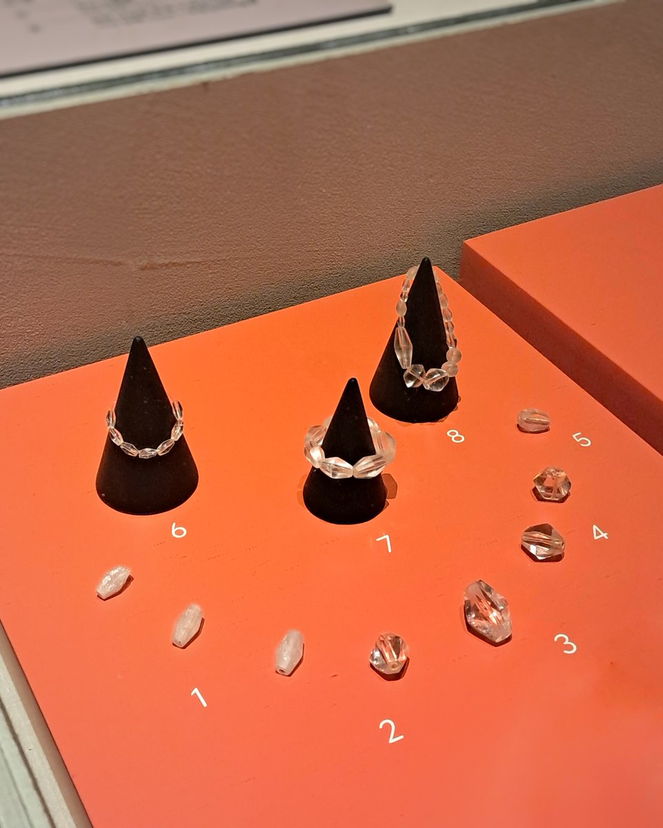 [ 특집전 <크리스탈(水晶) 가야(加耶)> ]
국립김해박물관 특집전
<크리스탈(水晶) 가야(加耶)> 개막했습니다!

신비롭고 특별한 보석 크리스탈의 아름다움!
가야 사람들의 정성과 미의식을 오롯이
느끼는 시간을 가져보세요.

💎 기간: 2025.5.20. ~ 7.31.
💎 장소: 국립김해박물관 기획전시실