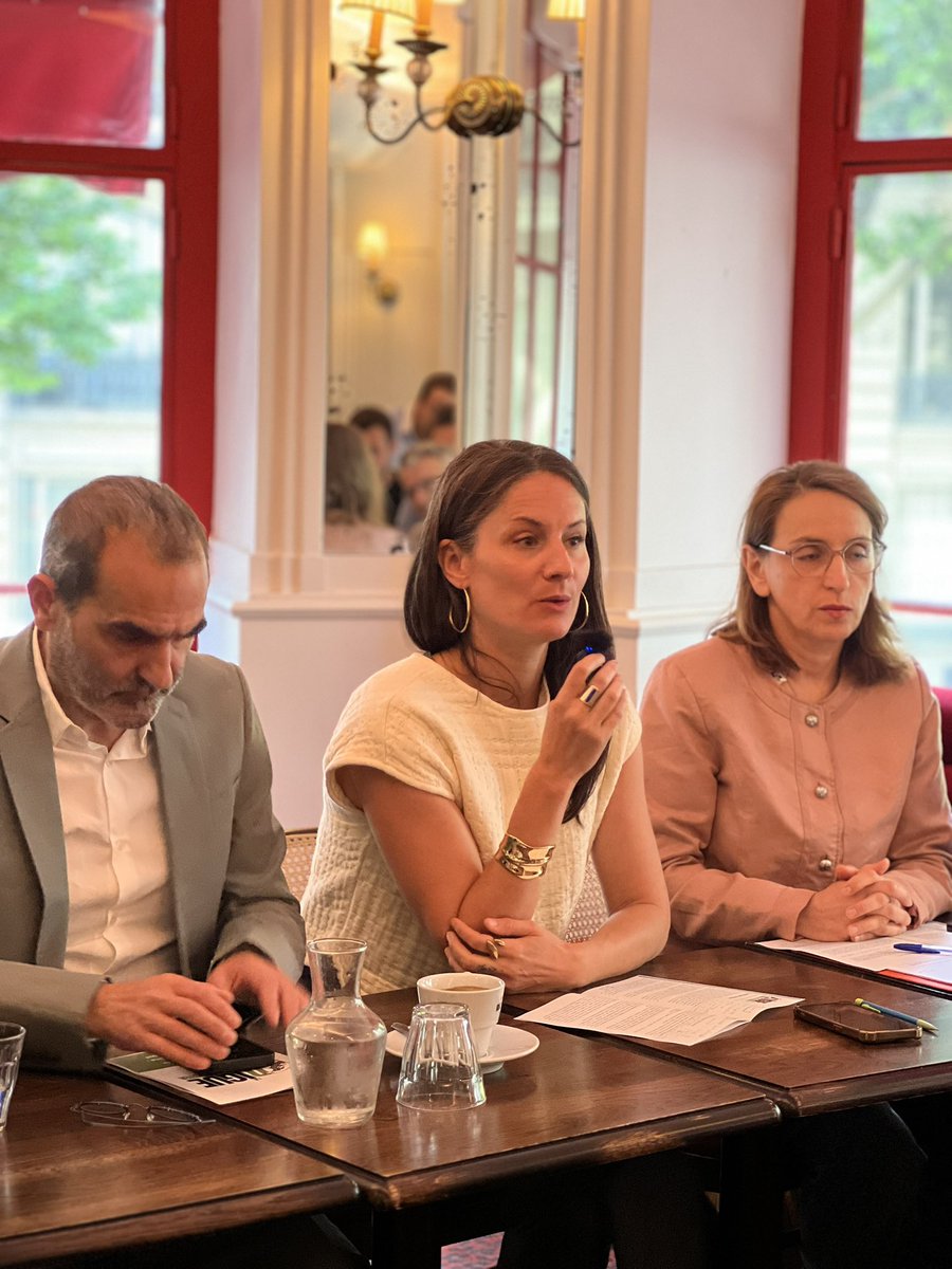 En juillet, nous avons eu peur.
Peur parce que femmes.
Parce que personnes issues de l’immigration.
Parce que LGBTQ+.
Parce que jeunes des quartiers.
Parce qu’engagé·es dans une association.
Parce que racisé·es.
Parce que démocrates. Parce que progressistes.

Nous avons eu peur