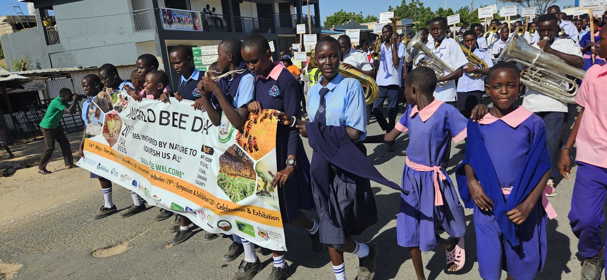 FAO in Kenya (@faokenya) on Twitter photo 🐝🐝🐝Kenya’s youth are bee/pollinator champions.
<a href="/FAOKenya/">FAO in Kenya</a> empowers young people with sustainable beekeeping skills &, linkage with nature-based solutions that ensure food security & thus investmenting in the next generation.
#WorldBeeDay2025
#SavetheBees 🐝🐝🐝Kenya’s youth are bee/pollinator champions.
<a href="/FAOKenya/">FAO in Kenya</a> empowers young people with sustainable beekeeping skills &, linkage with nature-based solutions that ensure food security & thus investmenting in the next generation.
#WorldBeeDay2025
#SavetheBees