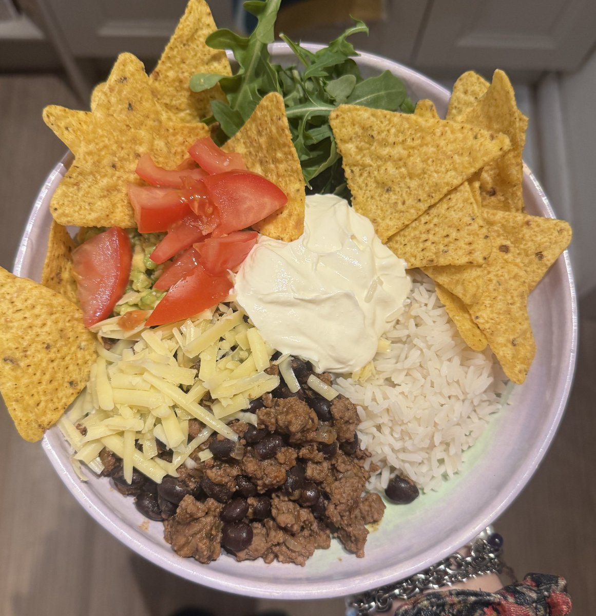 eatingel's tweet photo. taco bowl https://t.co/bOn4NiJkGK