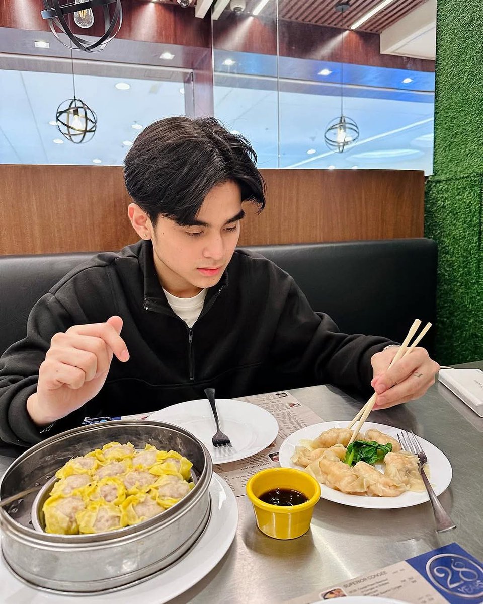 overthinkrbel's tweet photo. Would you rather, go on a coffee date or on a siomai date with Will?

WILLCAdate SI CRUSH https://t.co/kCLACGBCUh