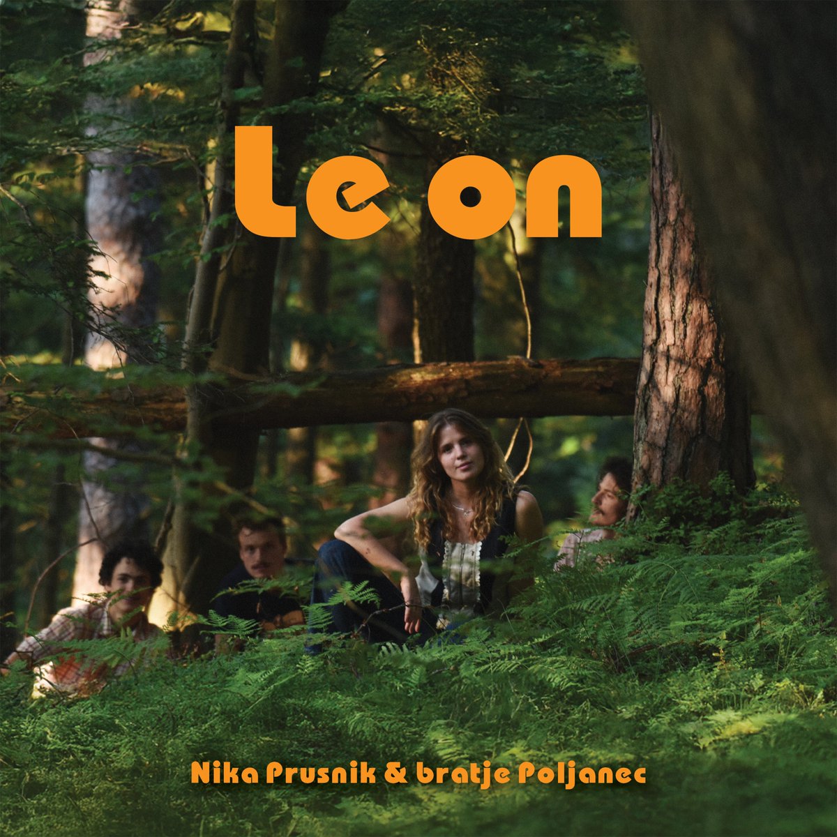 V  sodelovanju z Radiem Slovenija − Prvi program izdajamo skladbo zasedbe Nika Prusnik &amp; bratje Poljanec Le on, ki napoveduje tudi izid albuma Ob reki mmmm. 

Več na:

zkp.rtvslo.si/s/prusnikpolja…