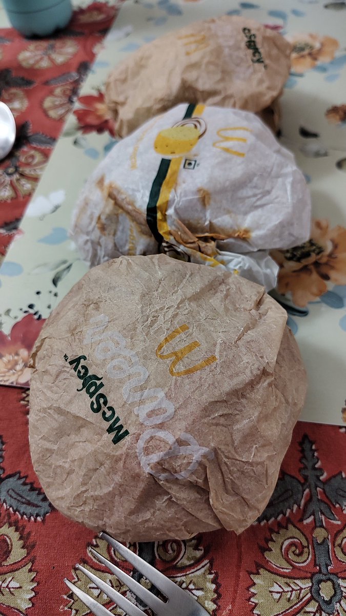 sandeeplath's tweet photo. @zomato Second time in 10 days. This time I got food from the correct restaurant but all the items were wrong. Neither chat helpline nor email to @zomatocare helped. Why should I pay for food I have not ordered? https://t.co/dH1fpbkBj9