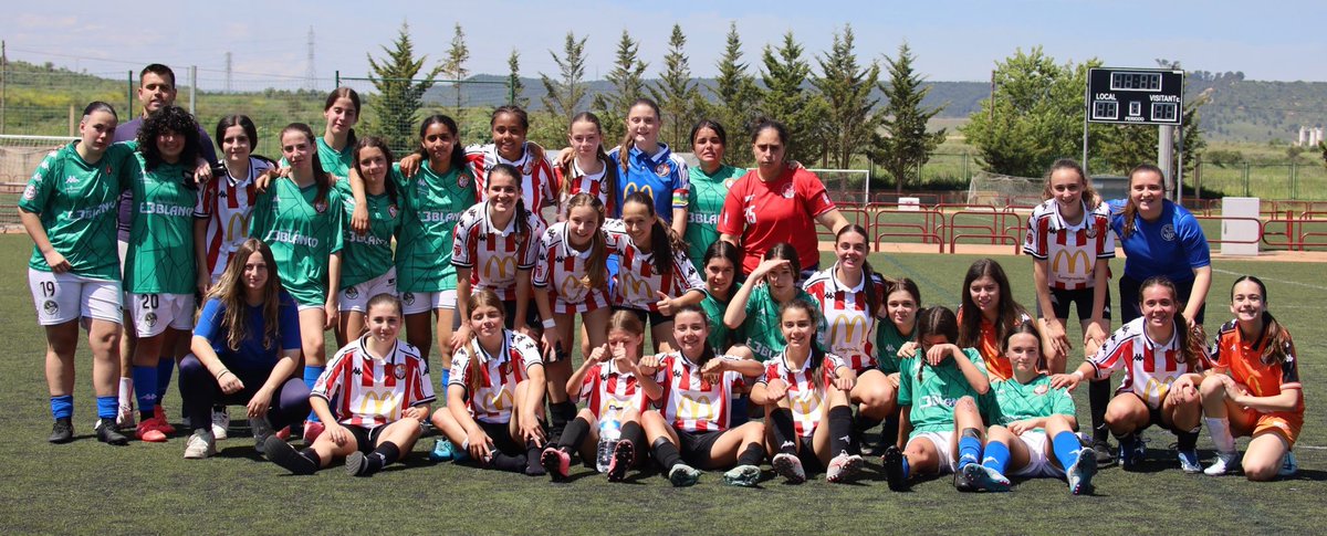 COSECHA |🇦🇹

Del fin de semana destacamos la semifinal de Copa Federación que disputaron nuestros dos Cadetes femeninos. 
El Cadete B jugará la final este fin de semana 🔝

Gran papel también del Infantil femenino que cayó a penaltis en la final de Copa. 

¡Bravo chicas! 💪🏻