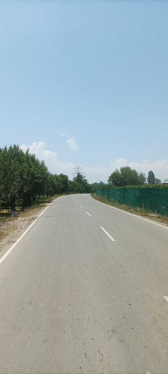 SB_MUZI's tweet photo. I'm here 
#summer https://t.co/acwtdhnq6J