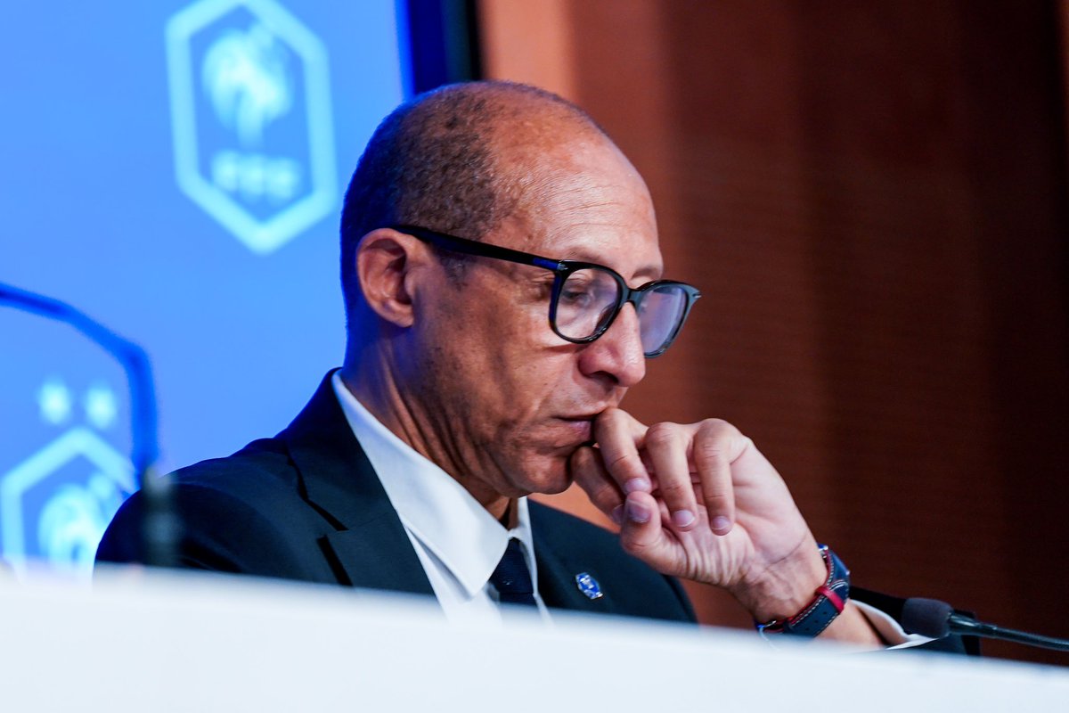 ActuFoot_'s tweet photo. "𝗘𝗦𝗧-𝗖𝗘 𝗤𝗨𝗘 𝗗𝗘𝗠𝗔𝗜𝗡 𝗣𝗔𝗥 𝗘𝗫𝗘𝗠𝗣𝗟𝗘, 𝗦𝗜 𝗢𝗡 𝗙𝗔𝗜𝗦𝗔𝗜𝗧 𝗨𝗡𝗘 𝗢𝗣𝗘́𝗥𝗔𝗧𝗜𝗢𝗡 𝗖𝗢𝗡𝗧𝗥𝗘 𝗟𝗘 𝗥𝗔𝗖𝗜𝗦𝗠𝗘… 𝗜𝗟𝗦 𝗖𝗔𝗖𝗛𝗘𝗥𝗔𝗜𝗘𝗡𝗧 𝗟𝗘 𝗕𝗔𝗗𝗚𝗘 ?" 😤

Président de la FFF 🇫🇷, Philippe Diallo peste contre les acteurs de la Ligue 1 qui ne respectent pas la lutte contre l’homophobie :

« Ils se trompent parce qu'il s'agit de lutter contre l'homophobie. Aujourd'hui 𝗹'𝗵𝗼𝗺𝗼𝗽𝗵𝗼𝗯𝗶𝗲 𝗲𝘀𝘁 𝘂𝗻 𝗱𝗲́𝗹𝗶𝘁, 𝗰𝗼𝗺𝗺𝗲 𝗹𝗲 𝗿𝗮𝗰𝗶𝘀𝗺𝗲. […]

Ce qui me chagrine c'est que 99% des joueurs on respecté, mais qu'on ne retient que les quelques joueurs qui gâchent ça. »

🎙️ @AfterRMC