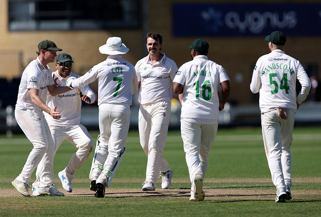 talkSPORT Cricket (@cricket_ts) on Twitter photo π¨ πππ πππππππ!
ποΈ <a href="/NeilManthorp/">Neil Manthorp</a> & <a href="/Harmy611/">Stephen Harmison</a> host a busy show:
πΊ A full #ENGvZIM preview!
πΊ Ed Rainsford discusses Zimbabwe
πΊ England bowler Mark Wood joins us!
πΊ Big wins for Worcestershire & Leicestershire
β More!
π± Listen π pod.fo/e/2d7b04 π¨ πππ πππππππ!
ποΈ <a href="/NeilManthorp/">Neil Manthorp</a> & <a href="/Harmy611/">Stephen Harmison</a> host a busy show:
πΊ A full #ENGvZIM preview!
πΊ Ed Rainsford discusses Zimbabwe
πΊ England bowler Mark Wood joins us!
πΊ Big wins for Worcestershire & Leicestershire
β More!
π± Listen π pod.fo/e/2d7b04