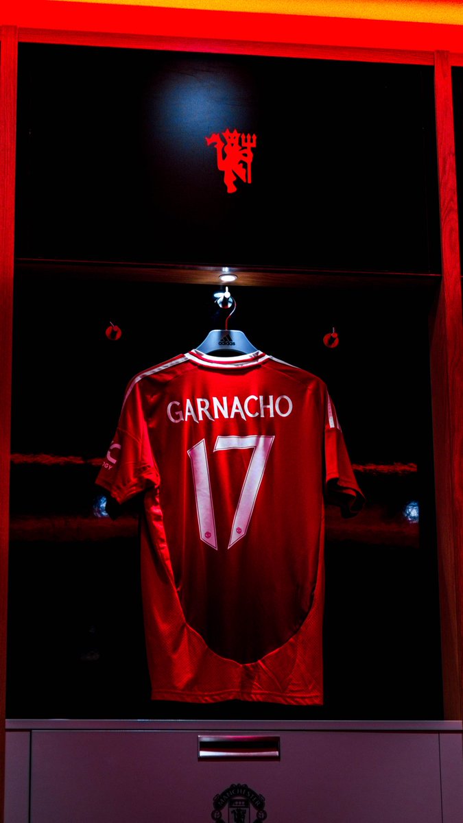 lorikimpembe's tweet photo. J’ai photographié Old Trafford ! 

lorik.shots sur Insta allez donner de la force 🙏🏻🙏🏻 https://t.co/vdfQiaDcOI
