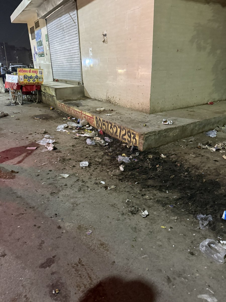 Avinash1J94018's tweet image. Is Noida really shining ? These are the images infront of IVY county, sector-75. My humble request to authority to check the quality of vendor engaged for cleaning in sector 75 &amp;amp; sector 74. Quality of their work is inferior compare to other sectors. @noida_authority @CeoNoida