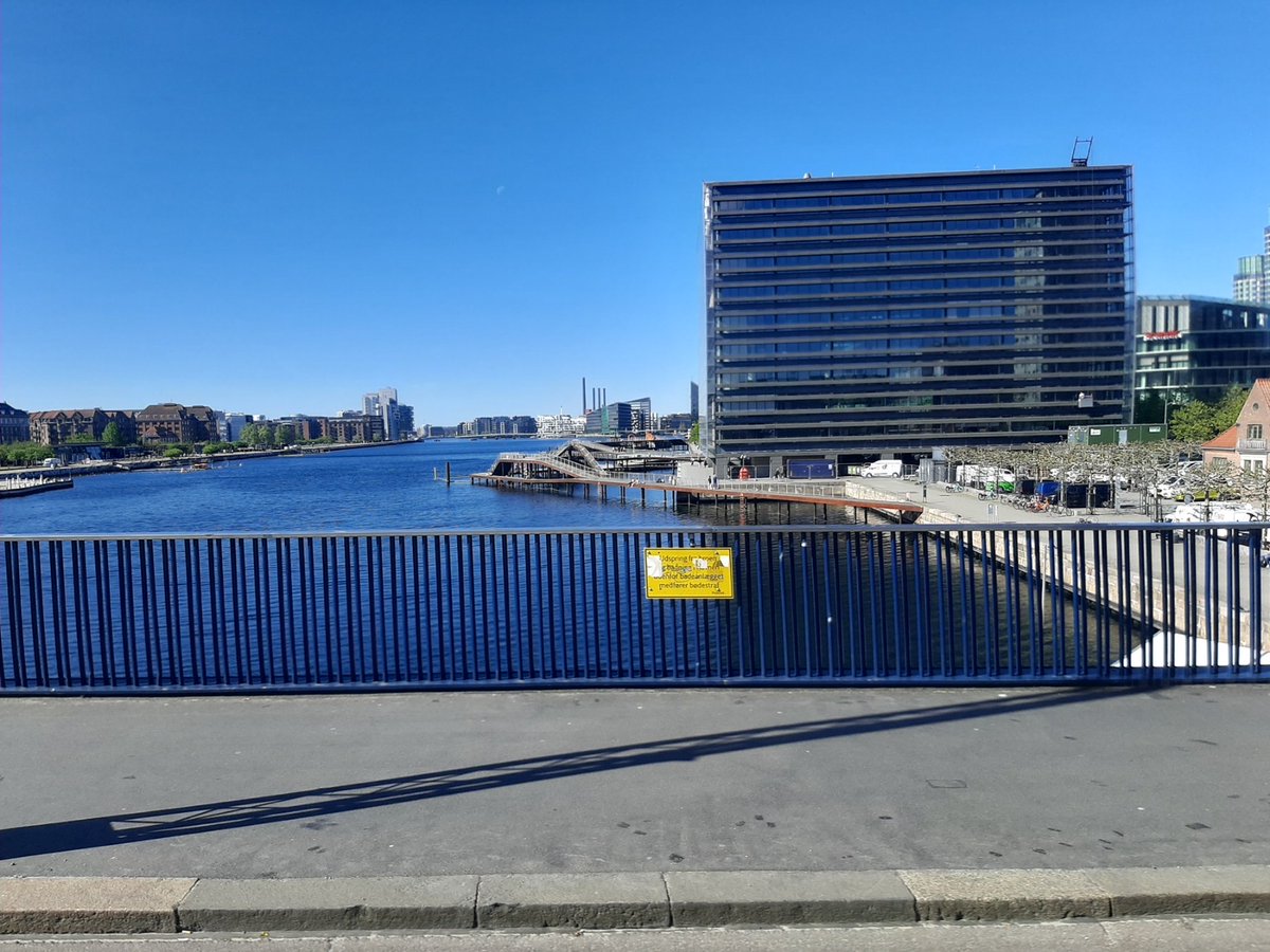 PulsEvrope's tweet photo. Jutro u 🇩🇰Kopenhagenu gde počinjemo sastanke u okviru #PulsEvrope medijske posete.
Kopenhagen je grad 🚴biciklista, kojih je mnogo više na ulicama od automobila.
#medijskeposete #mediatrips #EUzaTebe https://t.co/cIEfG8bhst