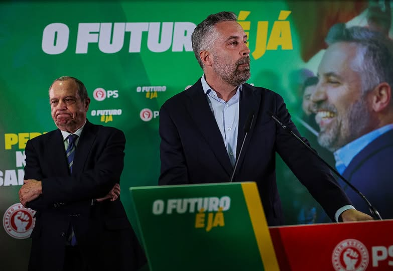 CantoSujo's tweet photo. 📰"sem à dita de Aquiles ter inveja" 📰

Duas ou três conclusões sobre estas eleições. Em primeiro lugar as mais óbvias e já citadas por todos os comentadores: a esquerda teve uma derrota maciça; a direita venceu; acabou o domínio do centrão (ainda era "centro"?). https://t.co/KDuC6sv6za