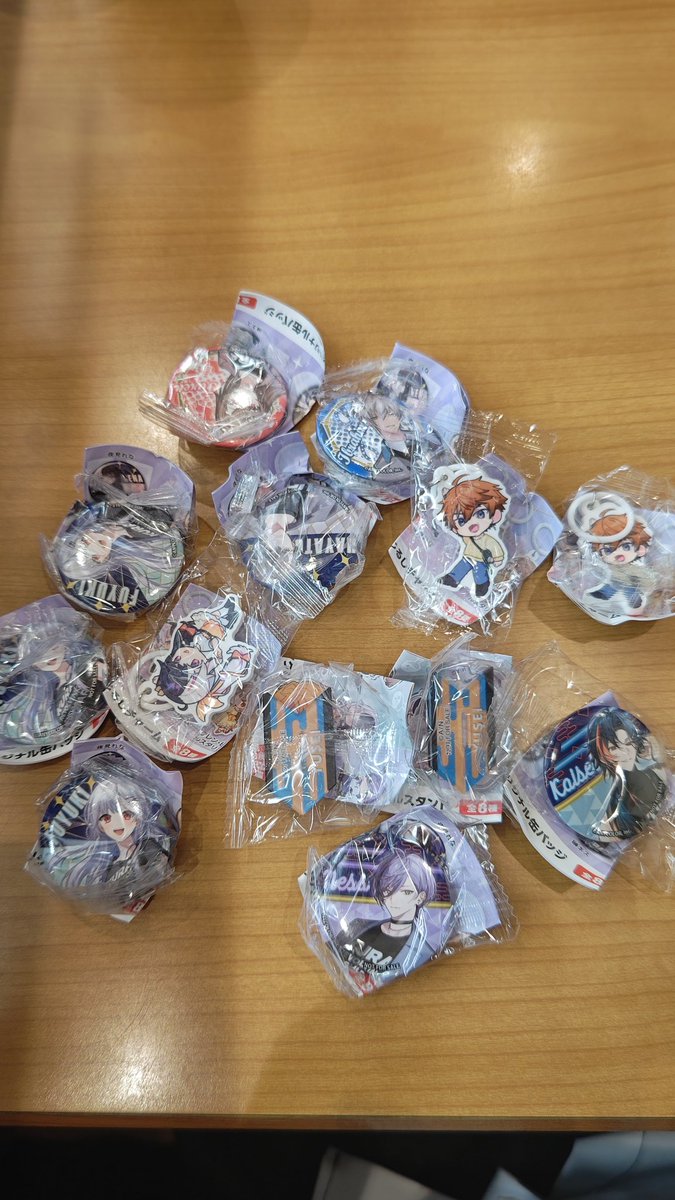 yumeka128's tweet photo. 前回1個も現れなかった社長と魁星がきてくれて嬉しいが
チャームとアクスタ欲しいよ...
尚、遊征は前回フルコンプ済😊
今回もいっぱい来てくれてありがとね😊 https://t.co/TxzIR0ZEP4