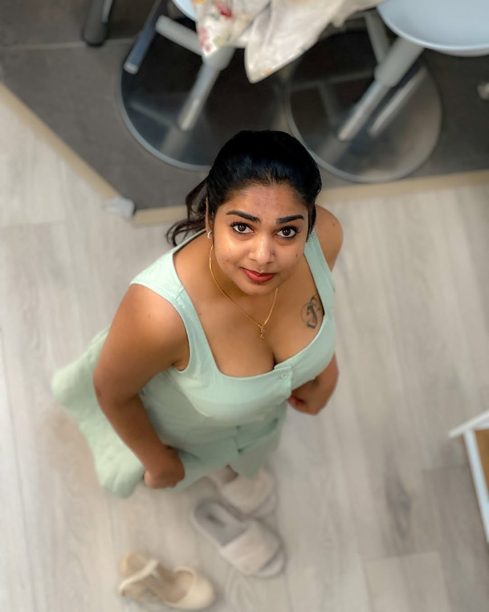 InstaPost5's tweet photo. அந்த பார்வை 👀 https://t.co/zZCgKpZLtf