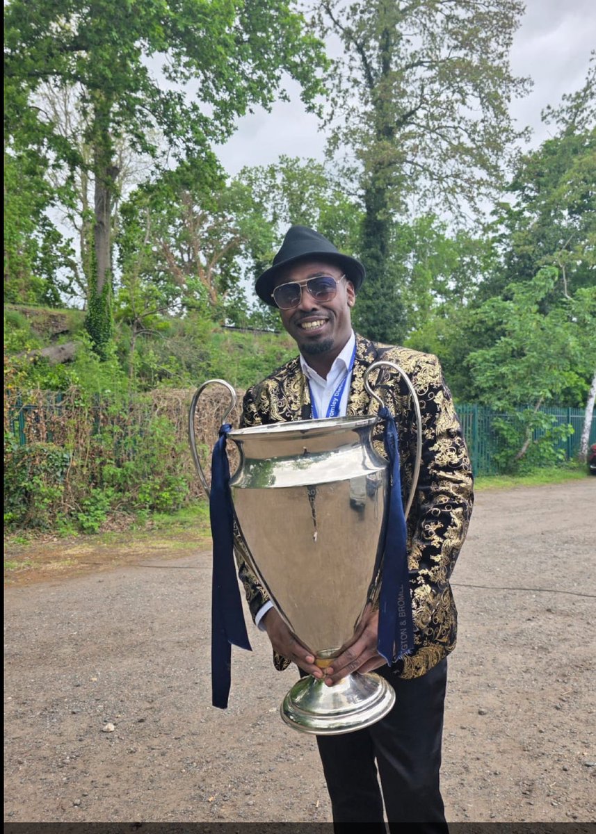 TrueGrassroot's tweet photo. Presenting this baby tomorrow
The one and only @Bakerdun.
Wednesday 21st. May 2025
@WESFA_Football @LetUsTalk_MH
#DewarShieldFinal, #Ko7pm
@vcd_club #oldRoadCrayford
@FleetFlamingos v @MetrogasSundays https://t.co/zsCDGZVsSJ