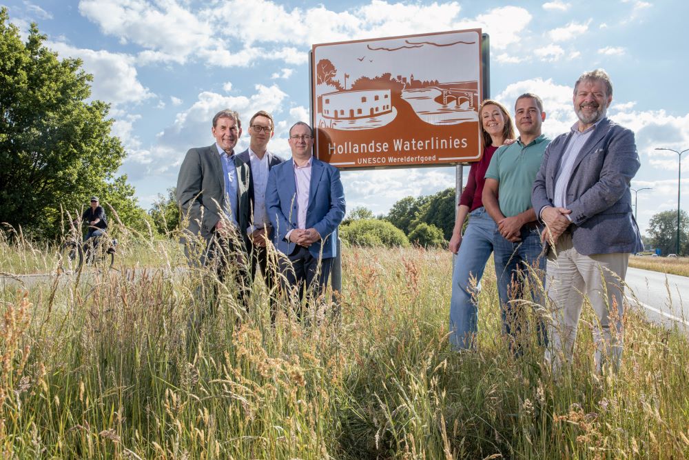 Primeur: het eerste UNESCO-bord langs een doorfietsroute staat in De Bilt! Na een motie van Fabian Vendrig, Arie Vonk Noordergraaf en Ralph Jacobs is een mooi bord geplaatst dat de Hollandse Waterlinie markeert. Dus fiets eens langs de Biltse Rading!  obi41.nl/2p966wpa