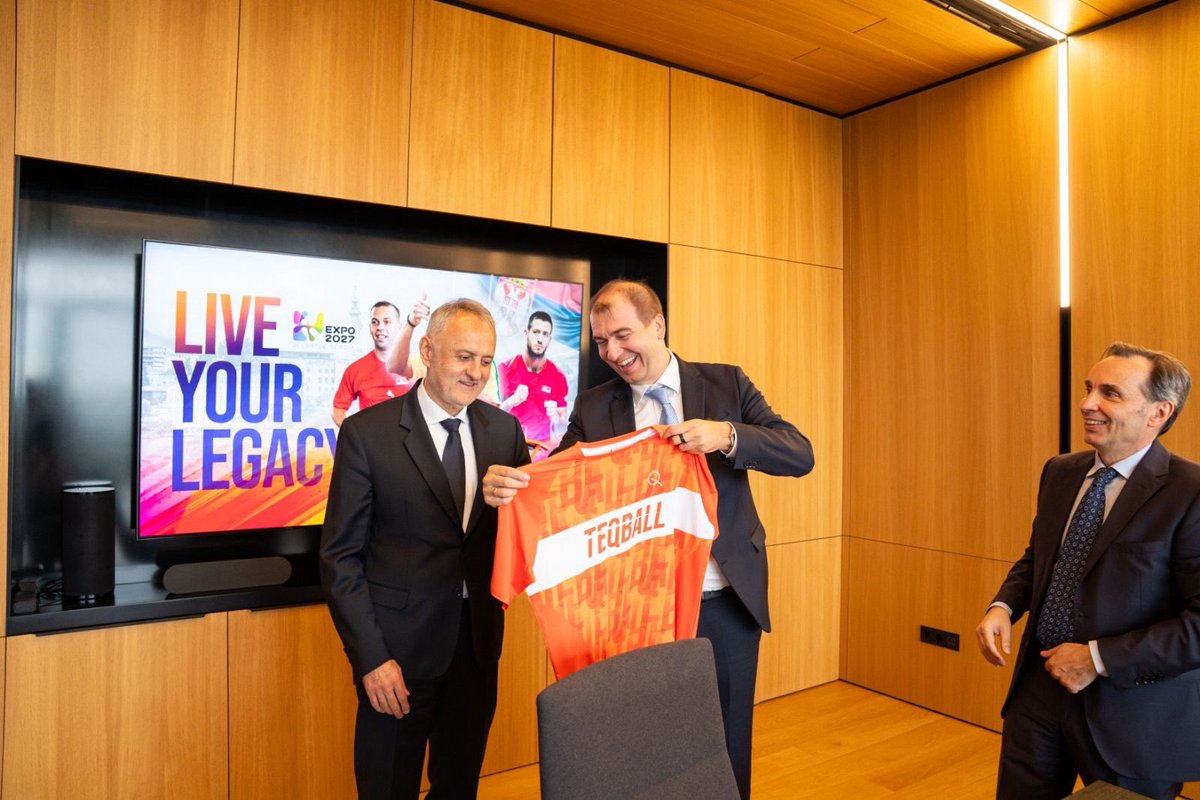 Minister of Sport 🇷🇸Zoran Gajić attended the 2025 International Fair Play Committee Awards Gala in Budapest. 
On that occasion, minister had bilateral meeting with MFAT 🇭🇺 <a href="/FM_Szijjarto/">Péter Szijjártó</a> with whom he discussed the cooperation between the two countries in the field of sport.
During