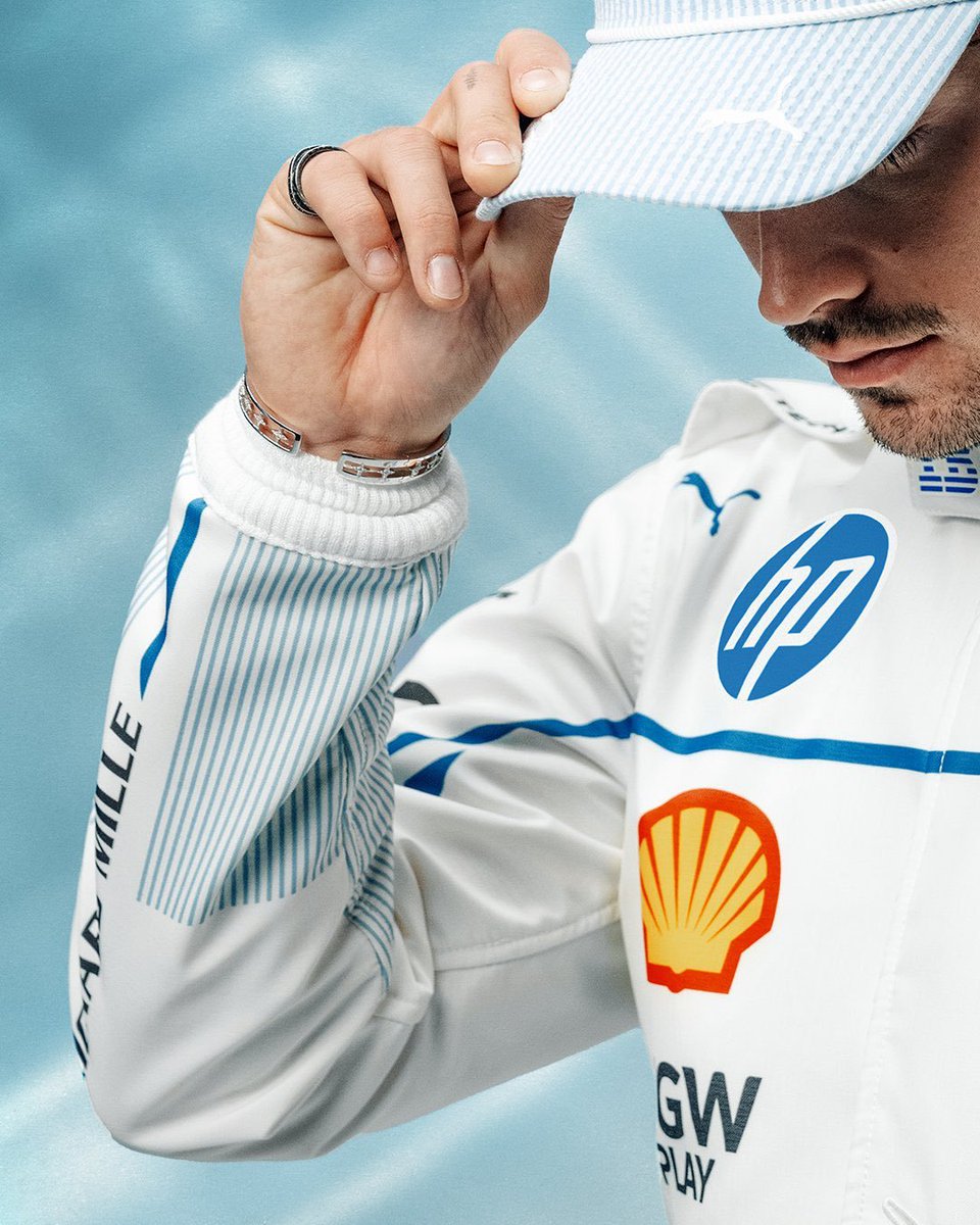 TearOffFR's tweet photo. Ferrari dévoile la combinaison spéciale de Charles Leclerc pour son Grand Prix à domicile à Monaco ! 🇲🇨🌊

Vous lui mettez combien sur 10 ? 👀

#F1 #MonacoGP https://t.co/Pwfy4gRphy