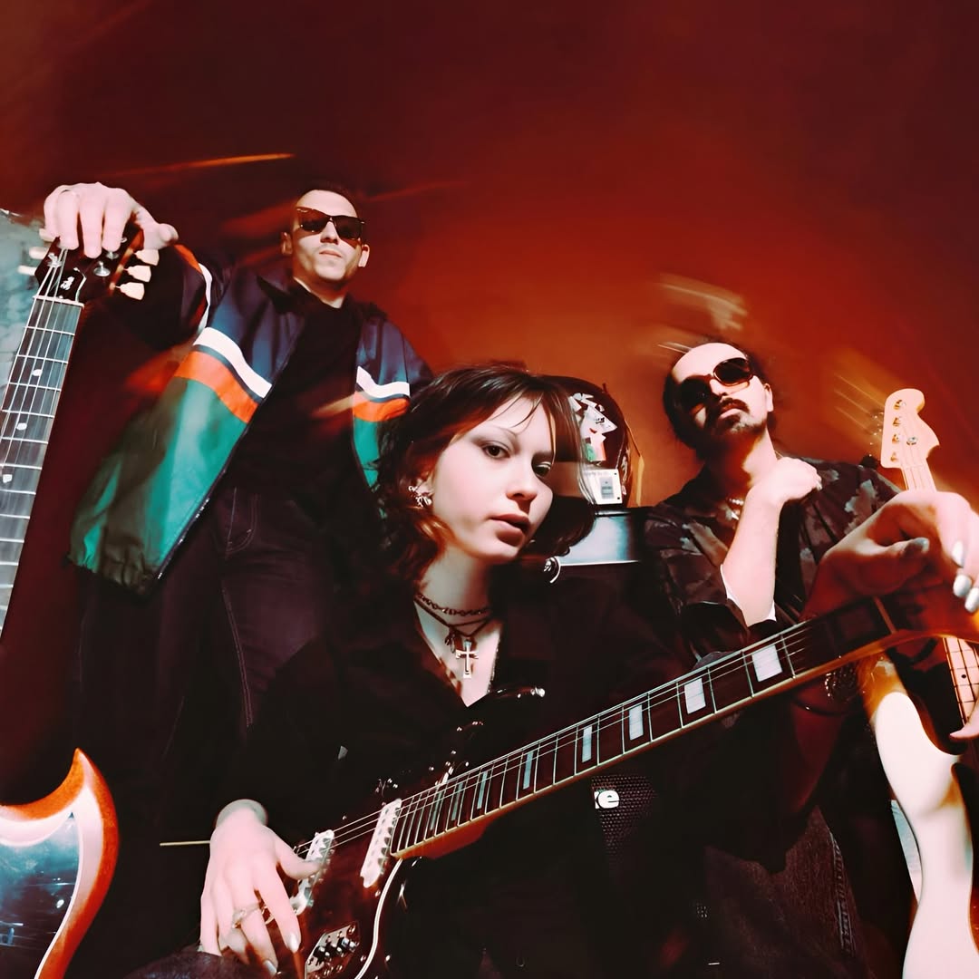 playtuşu (@playtusumag) on Twitter photo istanbullu shoegaze, indie rock grubu sren'in ilk albümü 'başka bir hayat mümkün', <a href="/RecordsTamar/">Tamar Records</a> etiketiyle çıktı. 🎵
playtusu.com/muzik/2025/05/… istanbullu shoegaze, indie rock grubu sren'in ilk albümü 'başka bir hayat mümkün', <a href="/RecordsTamar/">Tamar Records</a> etiketiyle çıktı. 🎵
playtusu.com/muzik/2025/05/…