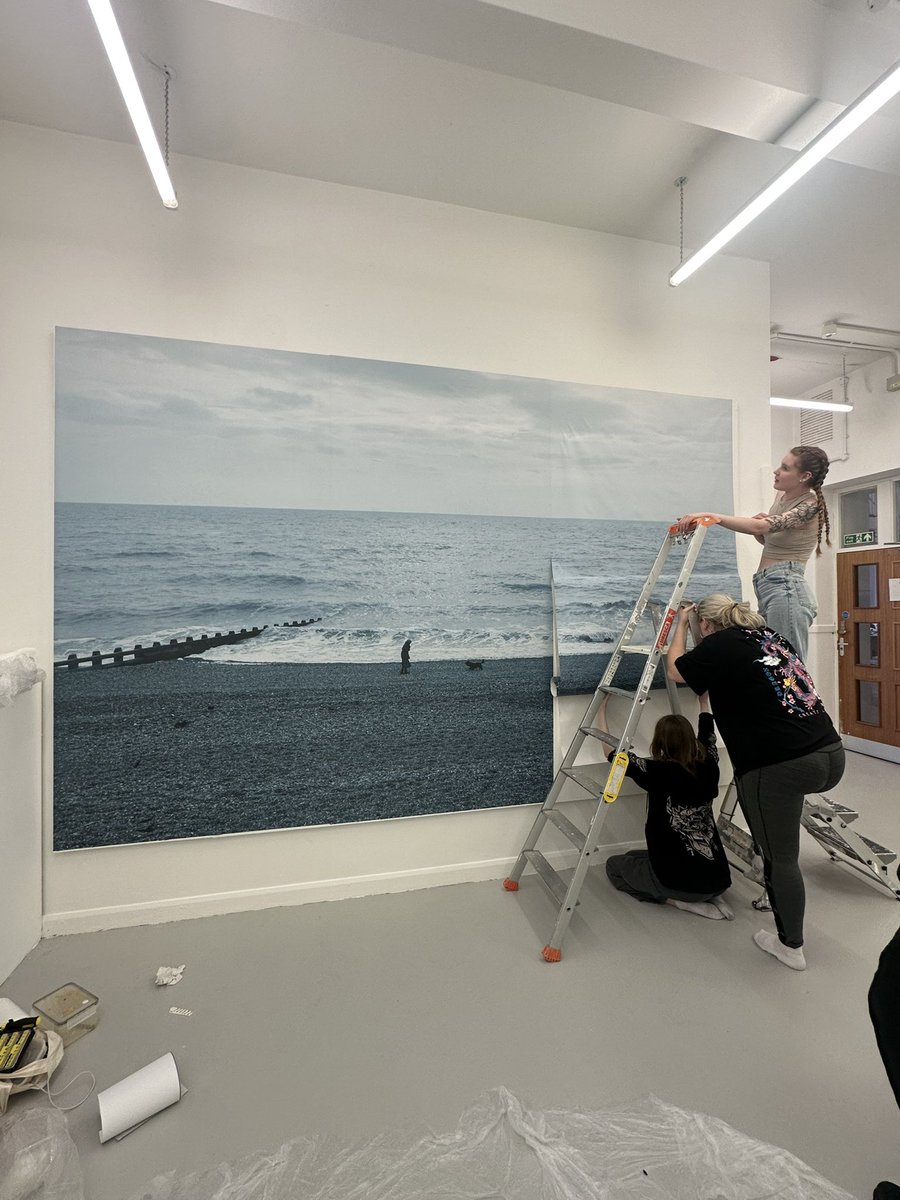 #bts of hanging for the graduate showcase! Thank you to <a href="/LandorUK/">Landor UK</a> for supporting my vision with my large print! 

#exhibition #graduate #photographystudent