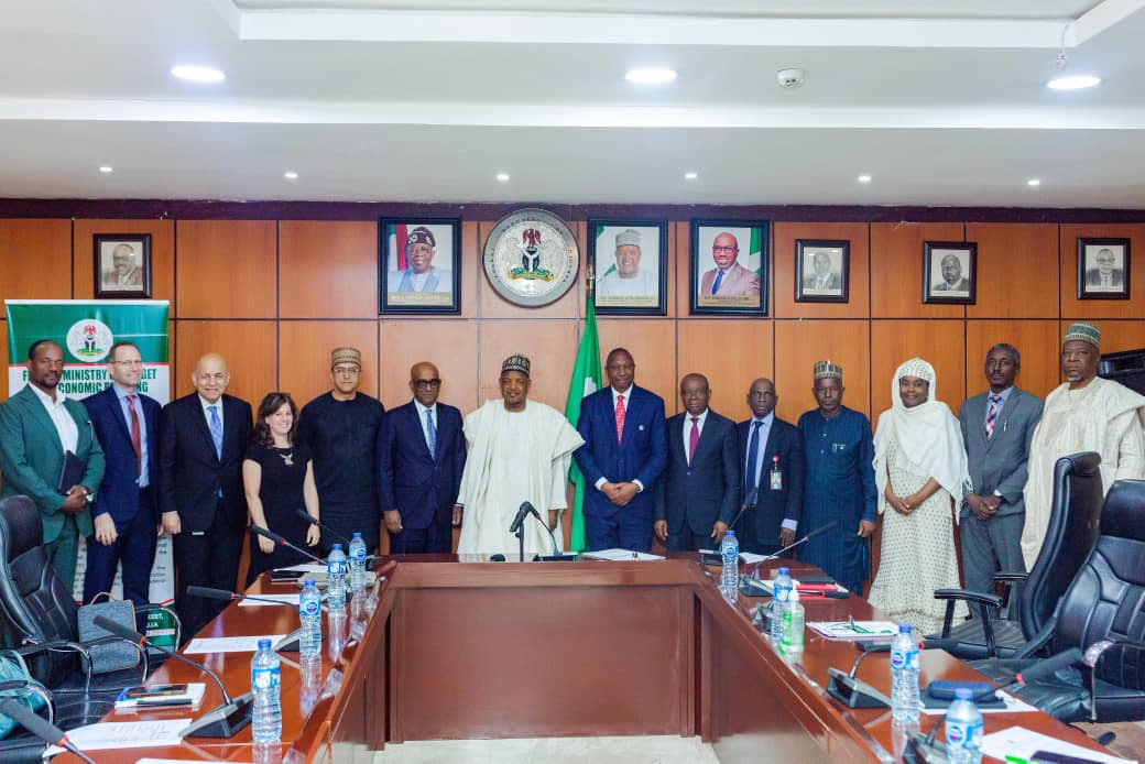 Center; Hon. Minister of Budget and Economic Planning, Sen. Abubakar Atiku Bagudu, flanked to the (L) by the New Country Director of World Bank Nigeria, Mr. Mathew Verghis and to the ( R) by the Director, Department of International Corporation, Dr. Samson Ebimaro with Management