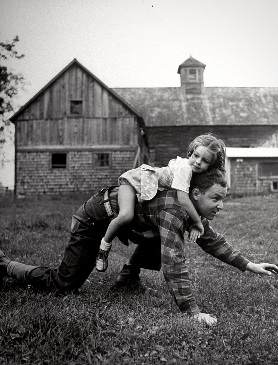 «El lugar donde nacen los niños y mueren los hombres, donde la libertad y el amor florecen, no es una oficina, ni un comercio, ni una fábrica. Ahí veo yo la importancia de la familia.»

— 𝐺. 𝐾. 𝐶ℎ𝑒𝑠𝑡𝑒𝑟𝑡𝑜𝑛