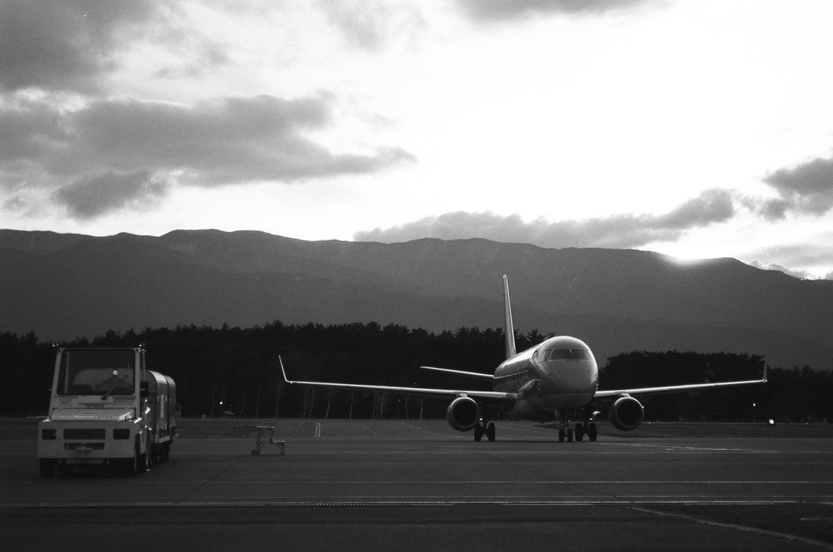 F5Slr's tweet photo. 2025.4 
松本空港
　Nikon E75-150 F3.5
    agfa APX 100
     SPD1：1 、20℃、8分

#APX100 
#フジスーパープロドール 
#SPD現像 https://t.co/K6E9IscM4O
